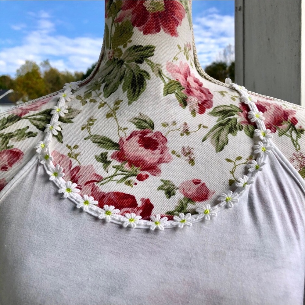 Daisy Chain Crop Top - Picture 4 of 9